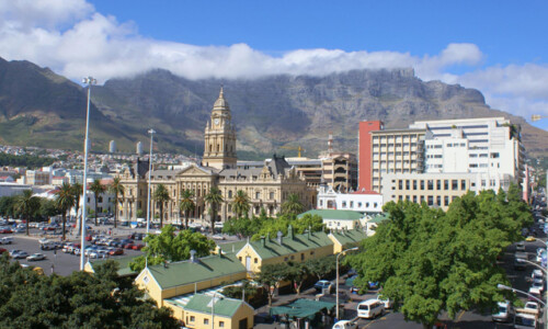 Cape Town City Hall with Table Mountain